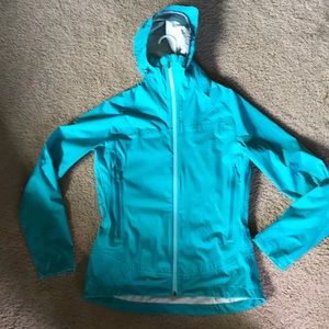 Salomon 100% polyester lightweight ski jacket